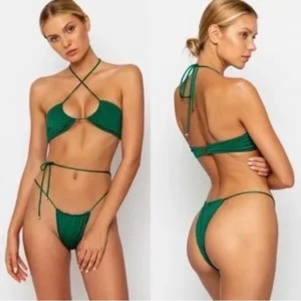 SOMMER Emerald Green Crisscross Bikini TOP with High-Cut Design